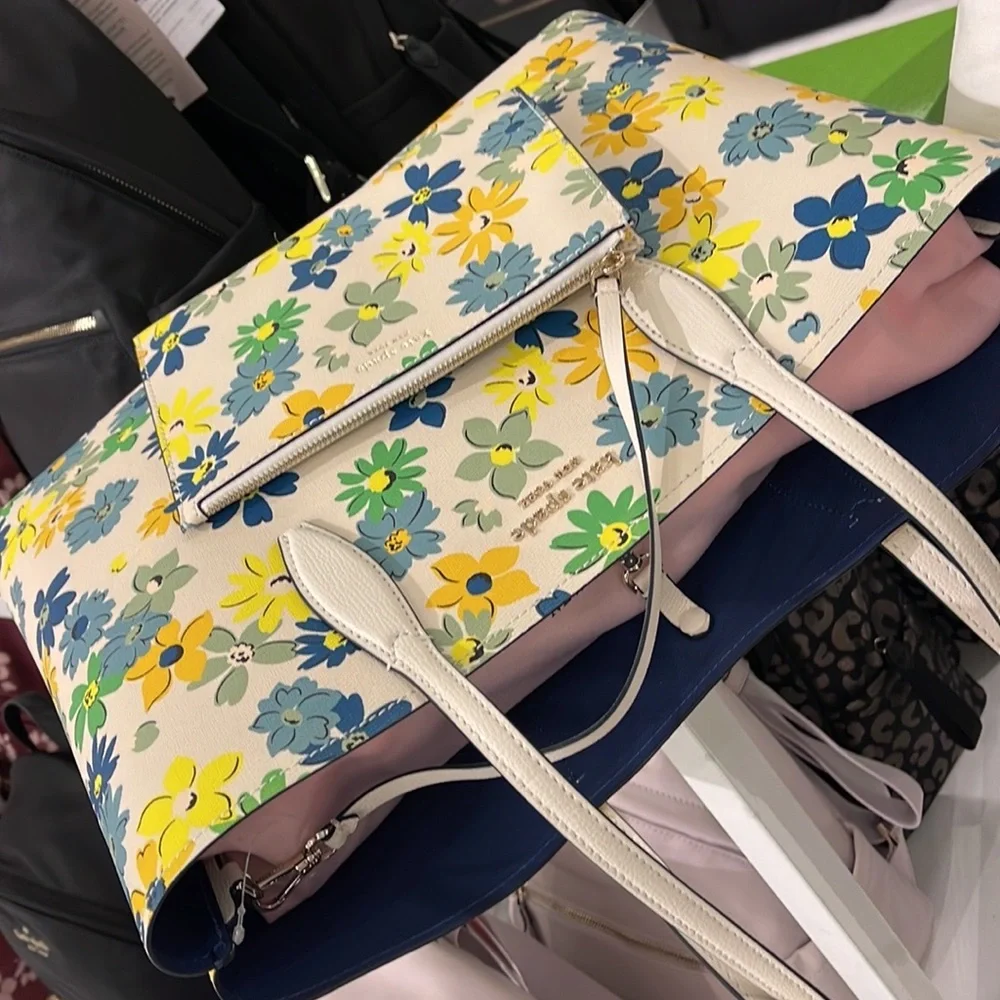 Kate Spade All Day Floral Medley Large Tote

COLOR:
Parchment Multi - Picture 5 of 16